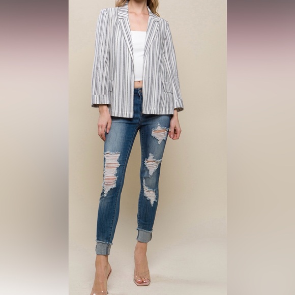 40 Fabulous Linen Stripe Roll-Sleeve Blazer - Picture 3 of 4